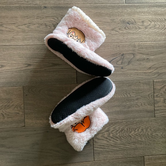 Harry Potter Ron Weasley Pink Fuzzy Booties Slippers Boots - Picture 6 of 6